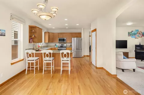 Kitchen - 18430 42nd Ave SE, Bothell, WA 98012 photo 3 of 3
