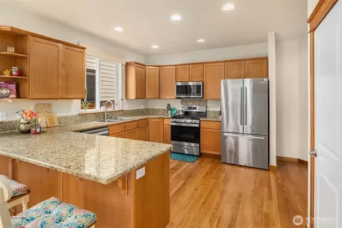 Kitchen - 18430 42nd Ave SE, Bothell, WA 98012 photo 2 of 3