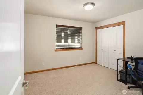 Bedroom - 18430 42nd Ave SE, Bothell, WA 98012 photo 4 of 5