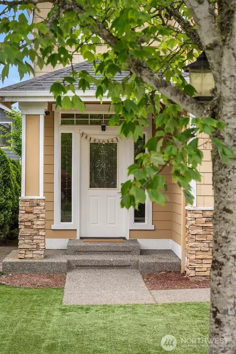 Entry Way - 18430 42nd Ave SE, Bothell, WA 98012 photo 1 of 3
