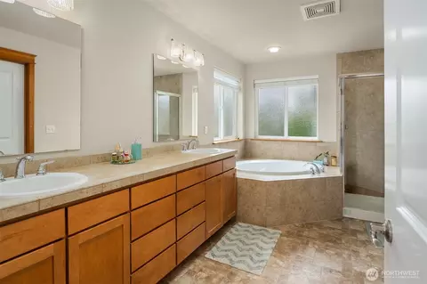 Bath - 18430 42nd Ave SE, Bothell, WA 98012 photo 2 of 3