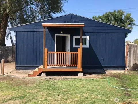 4016 Sandy St NE, Moses Lake, WA 98837