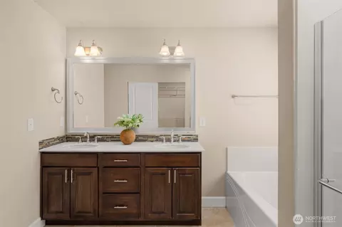 Bath - 3907 174th Pl SE, Bothell, WA 98012 photo 2 of 3