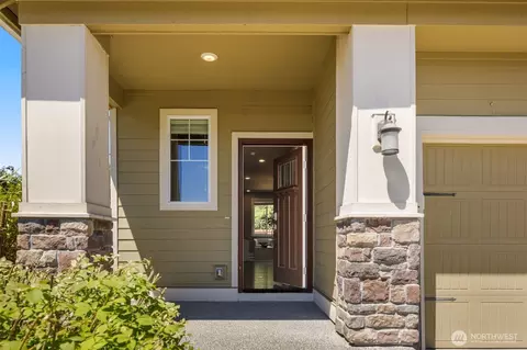 Entry Way - 3907 174th Pl SE, Bothell, WA 98012 photo 4 of 4