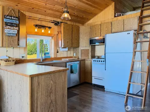Kitchen - 2 S Pilchuck Ave, Everett, WA 98206 photo 2 of 5