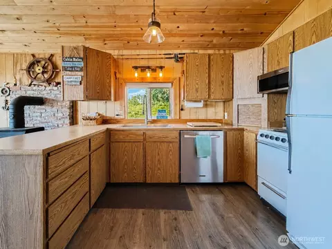 Kitchen - 2 S Pilchuck Ave, Everett, WA 98206 photo 1 of 5