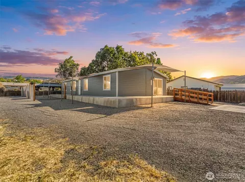 3906 Malaga Ave, Malaga, WA 98828
