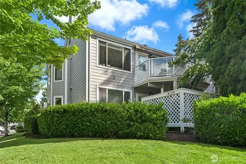 4124 Providence Point Dr SE #1014, Issaquah, WA 98029