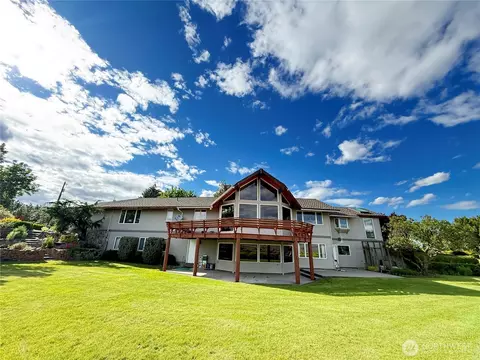 24 Valley View Dr, Omak, WA 98841