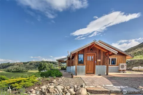 14 Patterson Lake Rd, Winthrop, WA 98862
