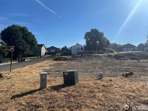 1066 Corum Cir, East Wenatchee, WA 98802