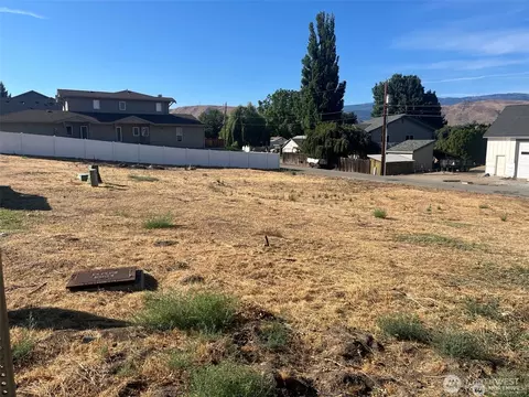 1084 Corum Cir, East Wenatchee, WA 98802
