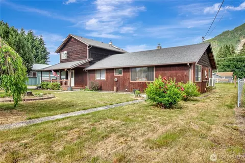 930 Commercial Ave, Darrington, WA 98241