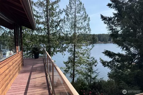 1390 E Mason Lake Dr W, Grapeview, WA 98546