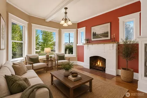 Living - 214 Eagan St, Walla Walla, WA 99362 photo 2 of 7