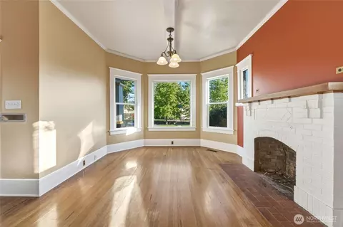 Living - 214 Eagan St, Walla Walla, WA 99362 photo 3 of 7