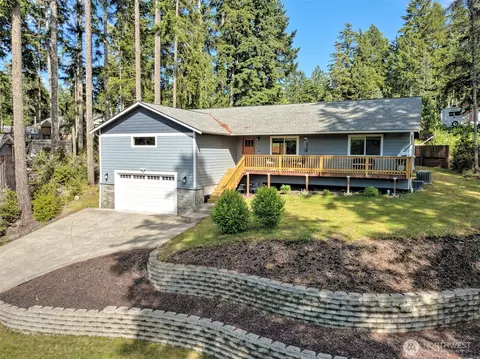 5031 E Rasor Rd W, Belfair, WA 98528