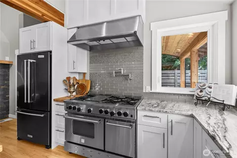 Kitchen - 458 E Stretch Island Rd S, Grapeview, WA 98546 photo 4 of 4