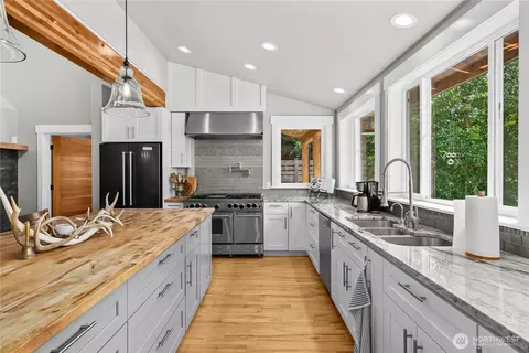 Kitchen - 458 E Stretch Island Rd S, Grapeview, WA 98546 photo 3 of 4