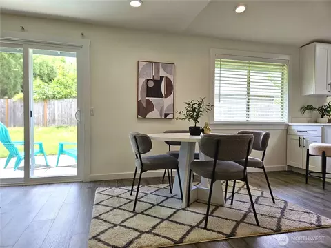 Dining - 16706 6th Ave SE, Bothell, WA 98012 photo 3 of 4