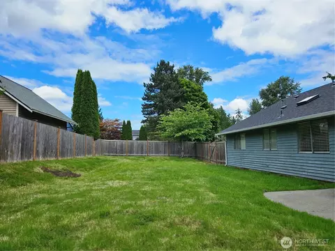 Exterior - 16706 6th Ave SE, Bothell, WA 98012 photo 7 of 9