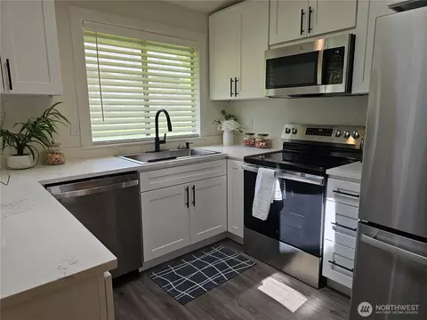 Kitchen - 16706 6th Ave SE, Bothell, WA 98012 photo 2 of 2