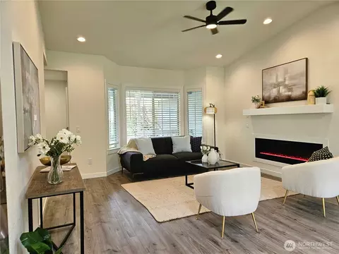 Living - 16706 6th Ave SE, Bothell, WA 98012 photo 2 of 4