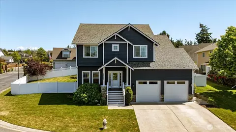 1720 SW Waterside Ct, Oak Harbor, WA 98277