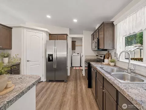 15 Maple Leaf St, Raymond, WA 98577 photo 5