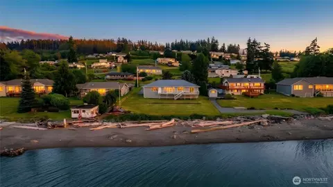 639 E Beacon View Dr, Oak Harbor, WA 98277