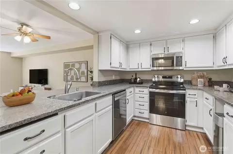 3941 226th Pl SE #103, Issaquah, WA 98029
