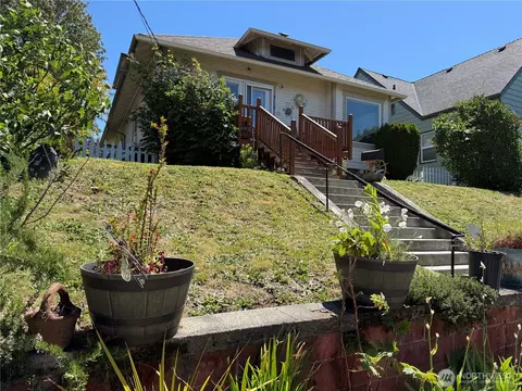 914 Pacific Ave, Bremerton, WA 98337
