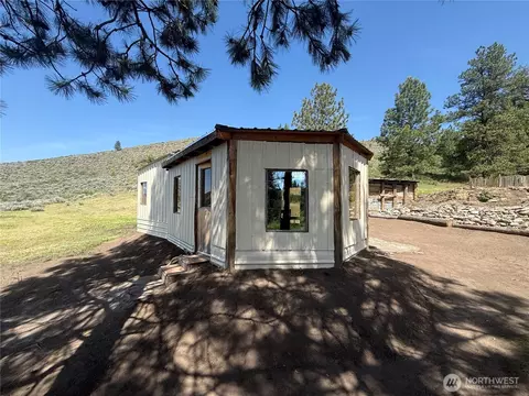 174 N Lambert Ln, Republic, WA 99166