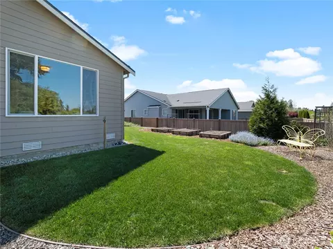 Exterior - 3373 Fisk Ave, Enumclaw, WA 98022 photo 5 of 9