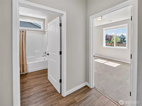Entry Way - 3373 Fisk Ave, Enumclaw, WA 98022 photo 3 of 4