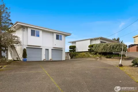 1242 Browns Point Blvd NE, Tacoma, WA 98422