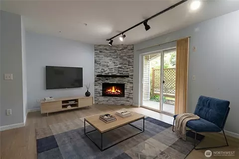 Living - 10709 Valley View Rd #A104, Bothell, WA 98011 photo 2 of 3