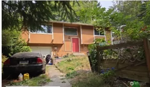 6885 E Cascade Dr, Port Orchard, WA 98366
