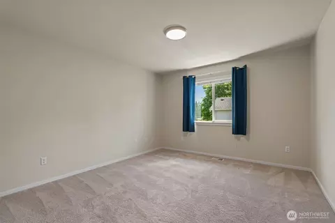 Bedroom - 22313 38th Ave SE, Bothell, WA 98021 photo 3 of 5