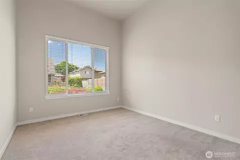 Bedroom - 22313 38th Ave SE, Bothell, WA 98021 photo 1 of 5