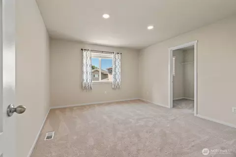Bedroom - 22313 38th Ave SE, Bothell, WA 98021 photo 4 of 5