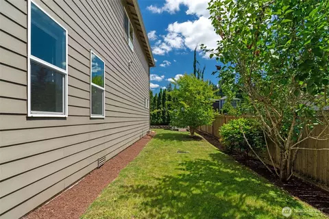 Exterior - 22313 38th Ave SE, Bothell, WA 98021 photo 4 of 6
