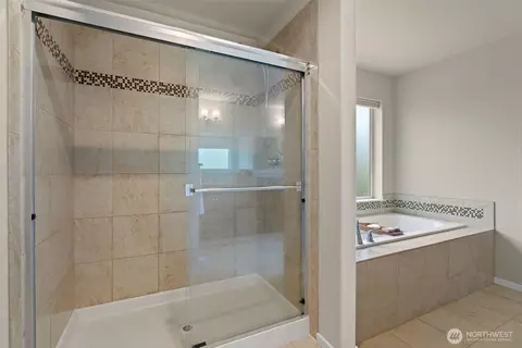 Bath - 22313 38th Ave SE, Bothell, WA 98021 photo 4 of 5