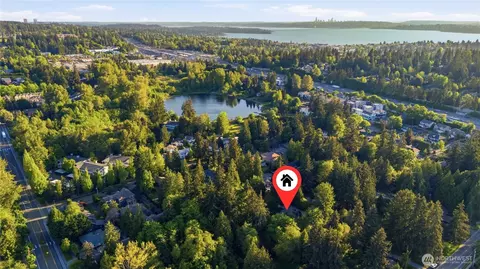 12217 NE 100th St, Kirkland, WA 98033