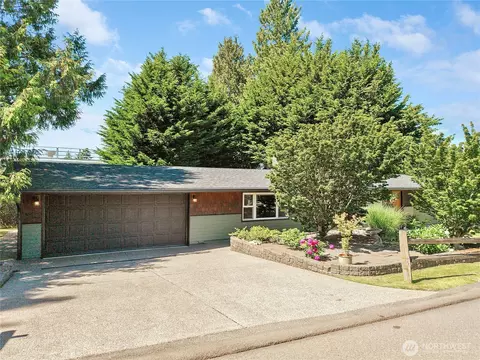 Exterior - 10157 NE 200th St, Bothell, WA 98011 photo 8 of 11