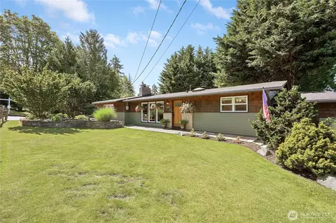 Exterior - 10157 NE 200th St, Bothell, WA 98011 photo 9 of 11