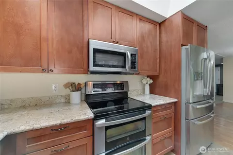 Kitchen - 10157 NE 200th St, Bothell, WA 98011 photo 3 of 4