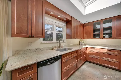 Kitchen - 10157 NE 200th St, Bothell, WA 98011 photo 1 of 4