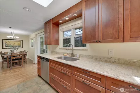 Kitchen - 10157 NE 200th St, Bothell, WA 98011 photo 4 of 4