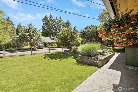 Exterior - 10157 NE 200th St, Bothell, WA 98011 photo 10 of 11
